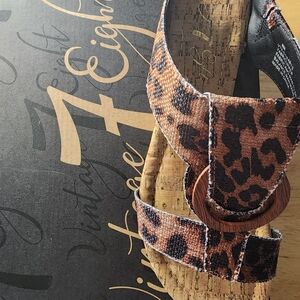 NEW IN BOX NEVER WORN SIZE 8 WOMENS SANDLES